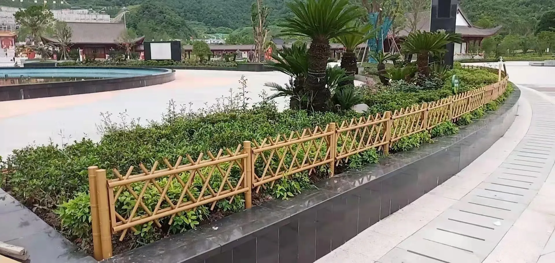 High quality low price Factory supply China powder coated Green/yellow garden bamboo fence for hot sale