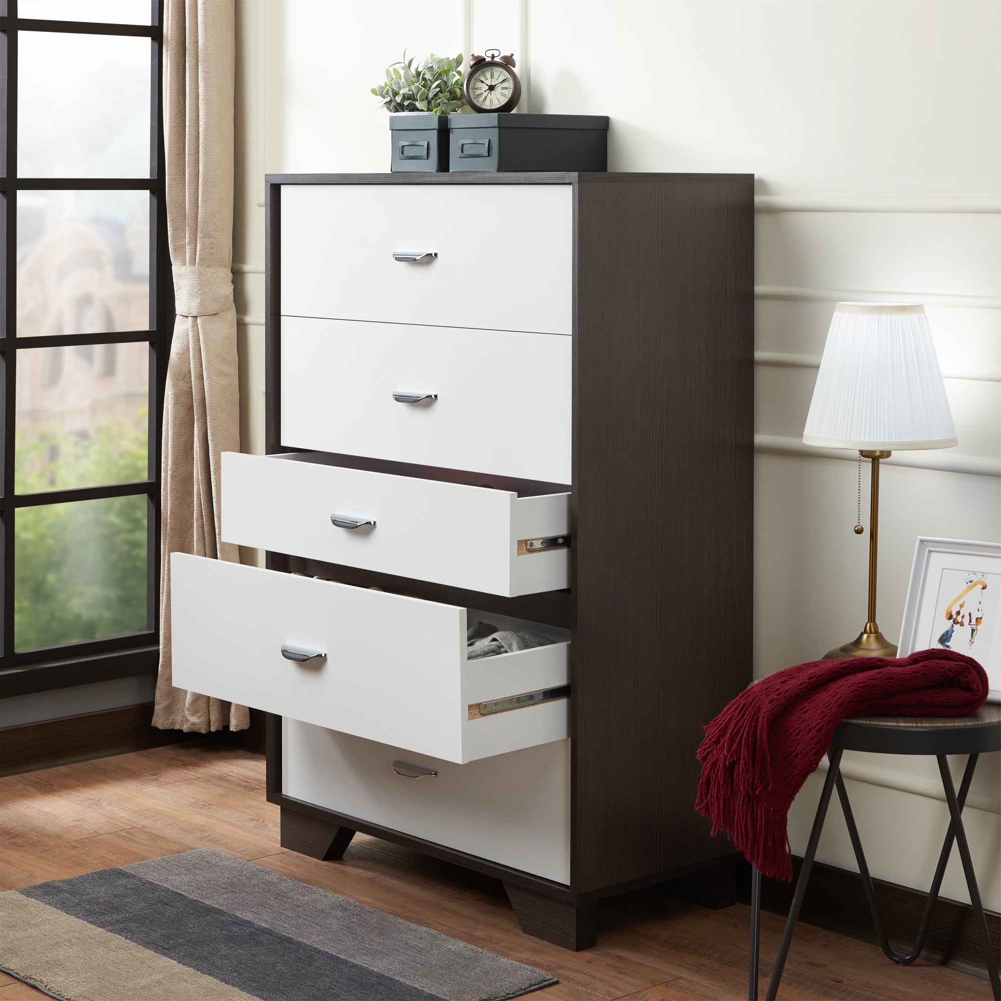 Carson Carrington Hobro White/Espresso 5-drawer Chest