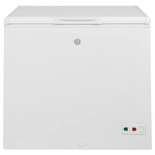 GE Garage Ready 8.8 cu. ft. Manual Defrost Chest Freezer in White FCM9SRWW