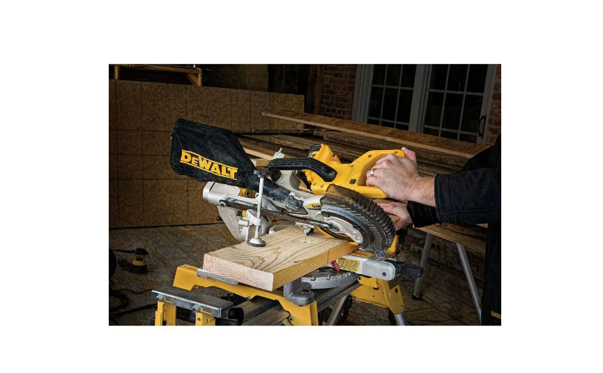 DEWALT DCS361M1 20-Volt MAX Cordless 7-1/4 in. Sliding Miter Saw with (1) 20-Volt Battery 4.0Ah