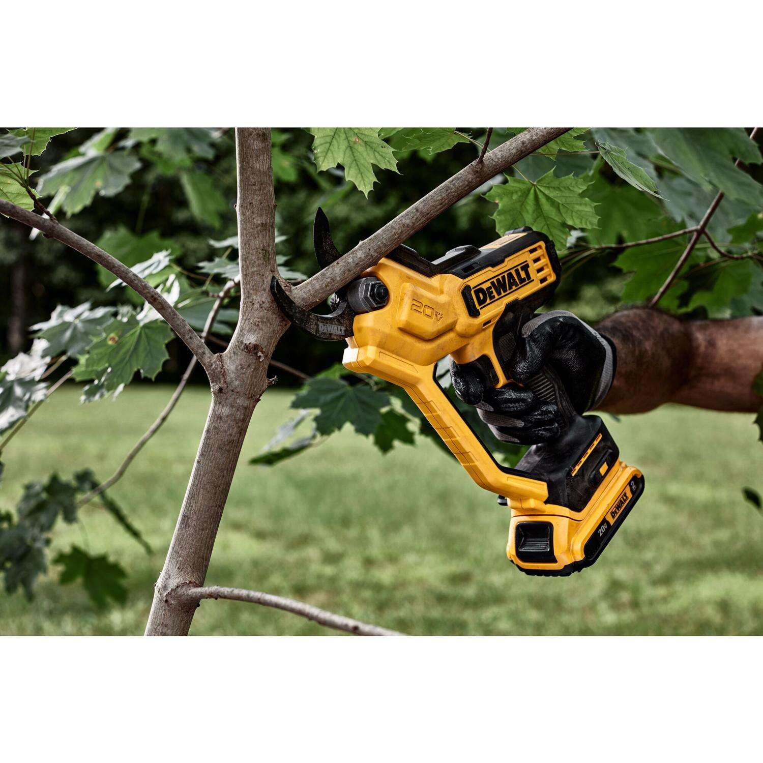 DW 20V MAX Steel Cordless Pruner