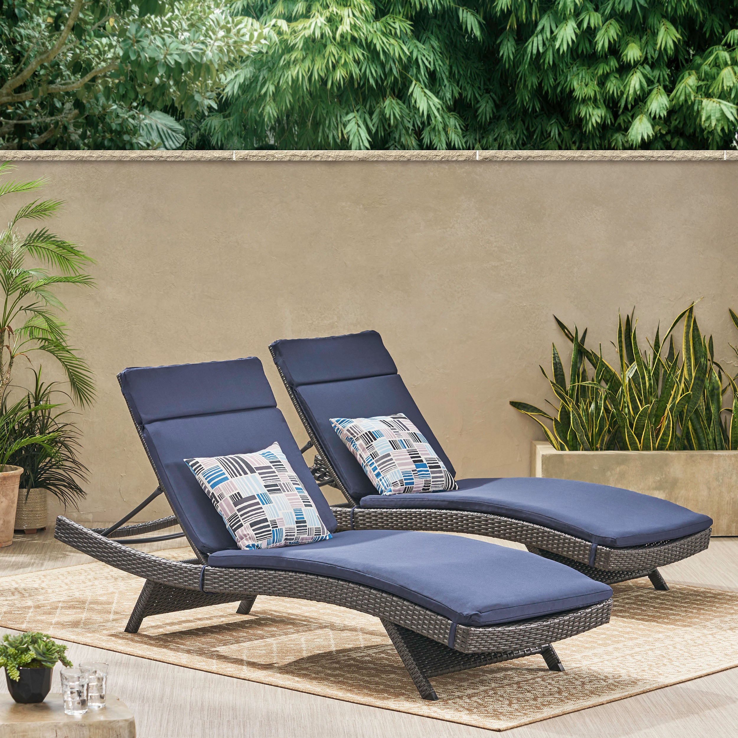 Nassau Outdoor Grey Wicker Adjustable Chaise Lounge with Cushion (Set of 2)