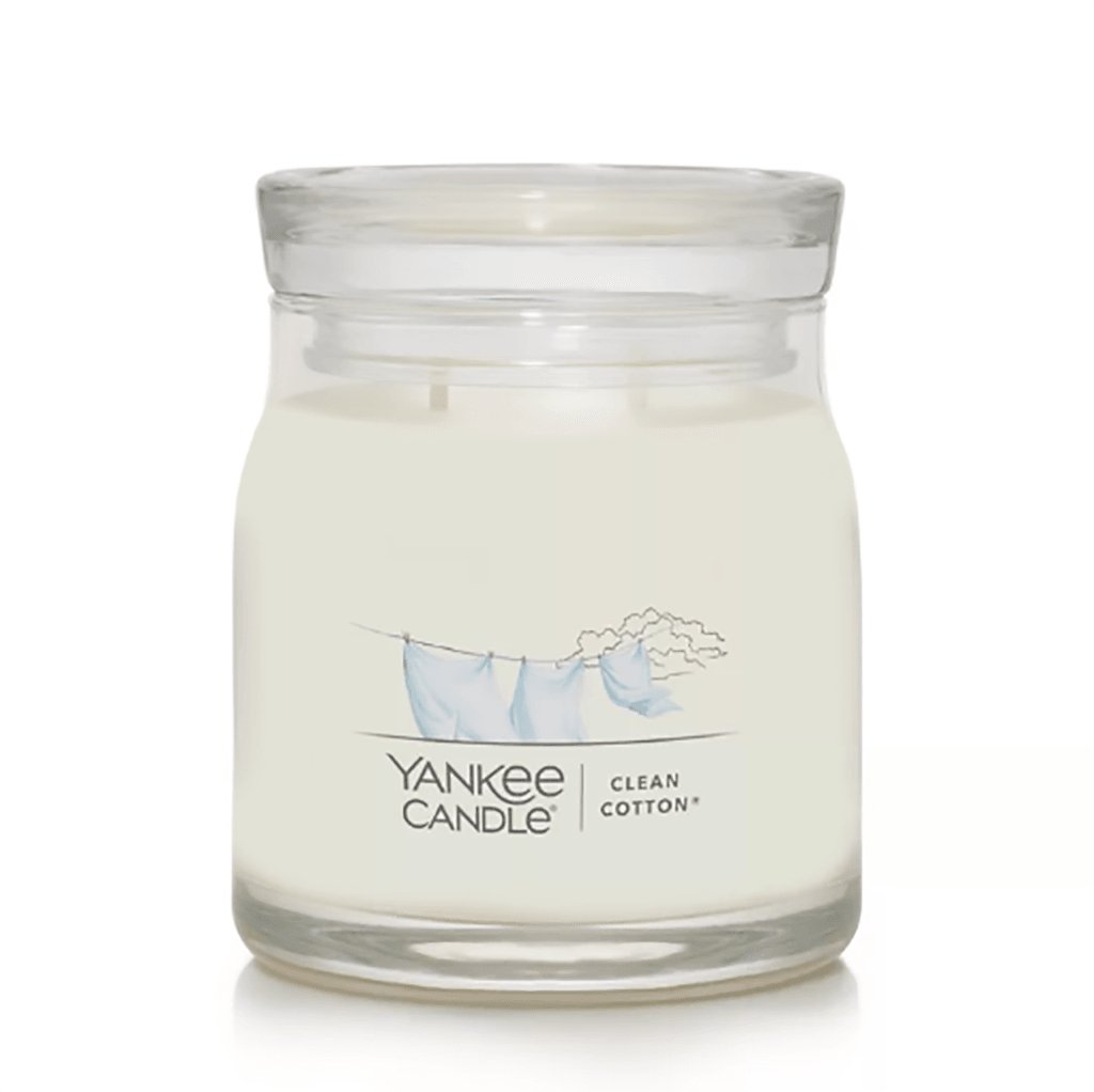 Yankee Candle  Signature Medium Jar Candle in Clean Cotton®