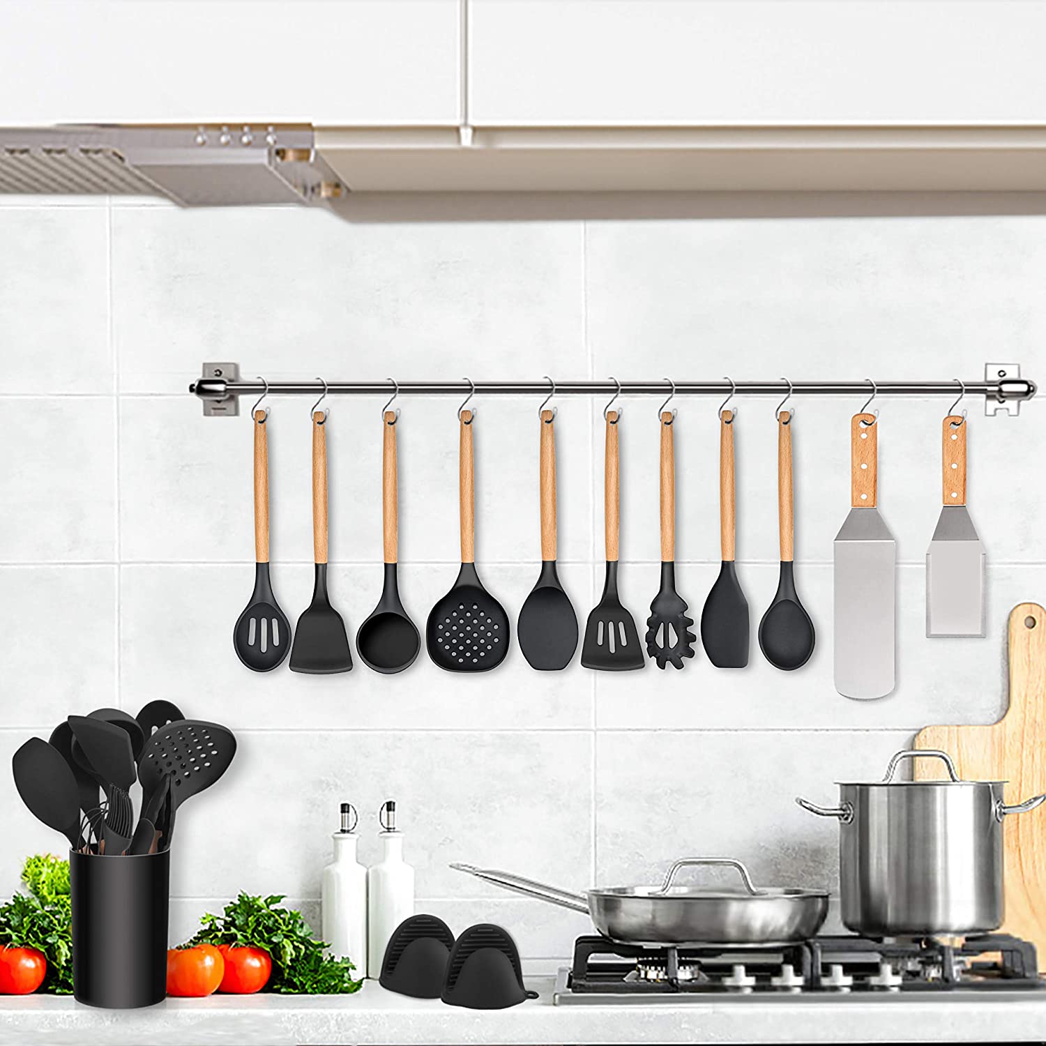 30 pieces of kitchen cooking utensils and brackets