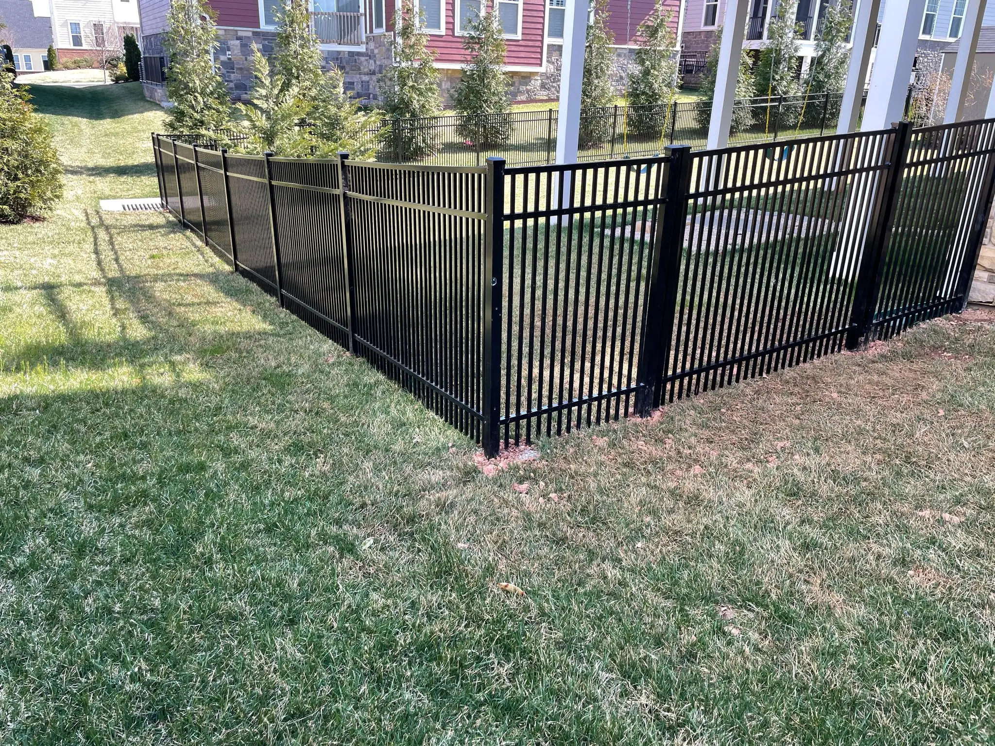 Factory supply low cost powder coated black high privacy aluminum fence