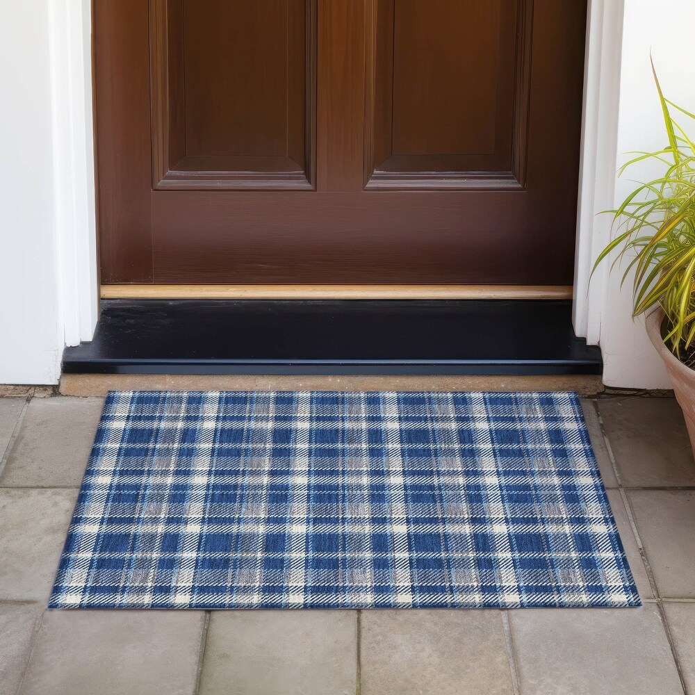 Machine Washable Indoor/ Outdoor Traditional Plaid Chantille Rug