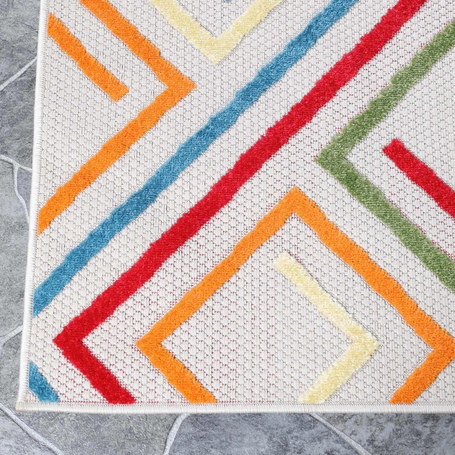 Superior Geometric Indoor/ Outdoor Area Rug