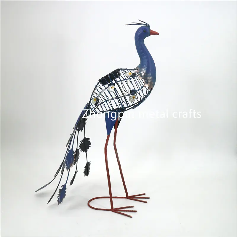 2023 New Design  Outdoor Garden Yard Ornaments Metal Peacock Solar LED Garden Animal Sculpture Statues  Decoration