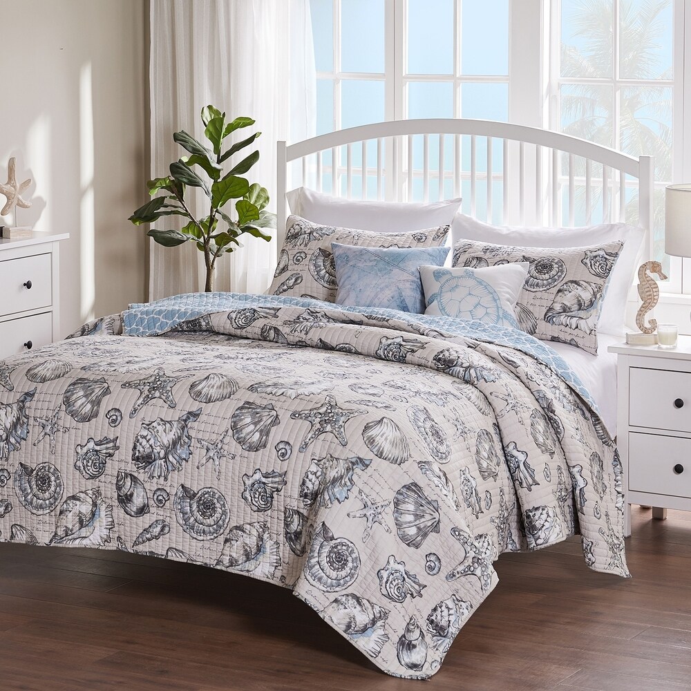 Barefoot Bungalow Cruz Oversized Coastal Quilt and Pillow Sham Set