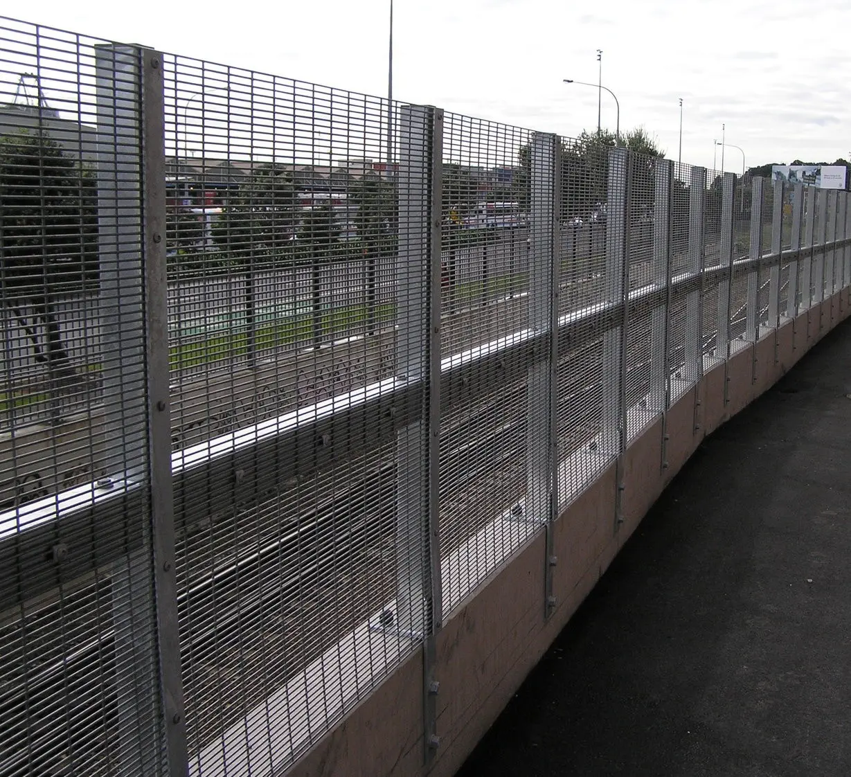 Factory direct supply 1.8x2.4m galvanized heavy duty garden anti climb mesh welded 358 security fence panels