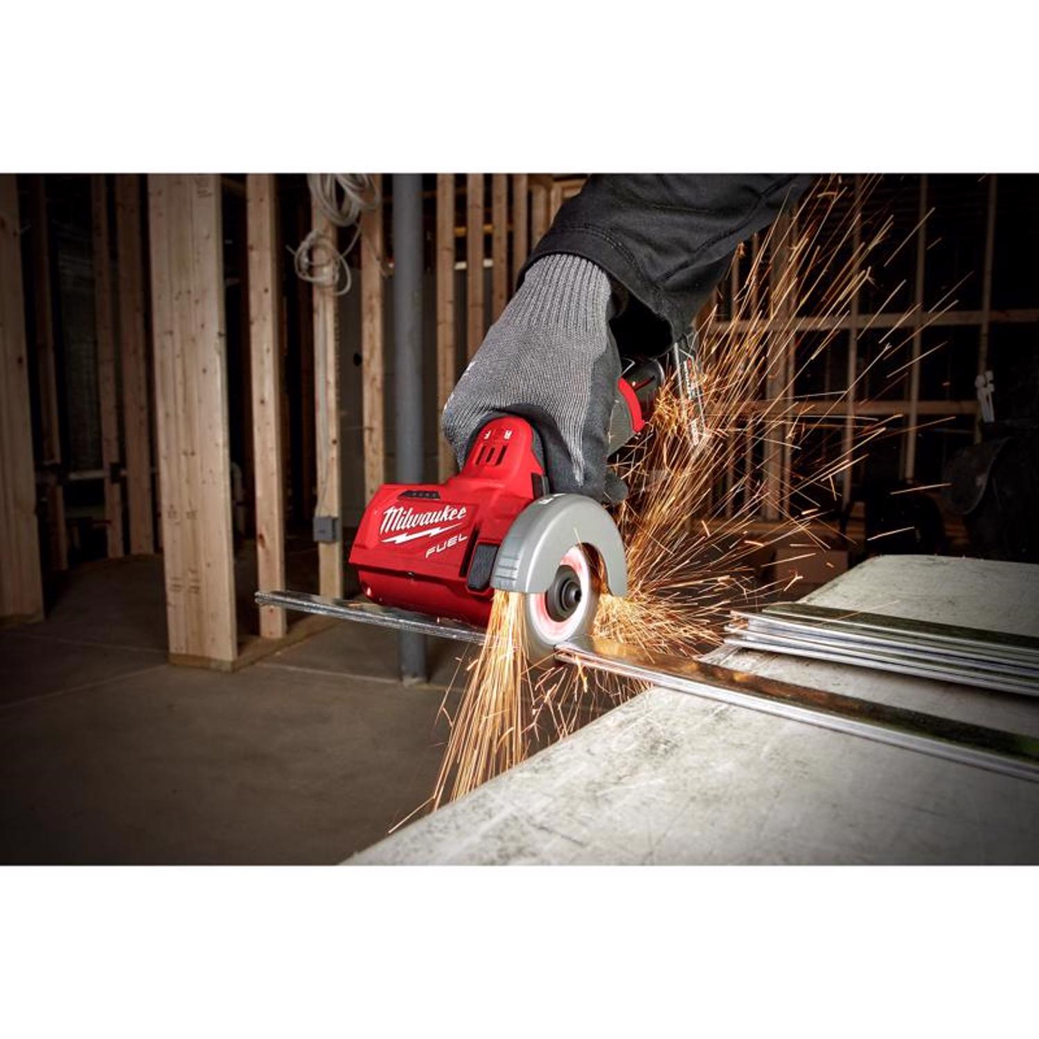 MW M12 Fuel 12 V 3 in. Cordless Brushless Compact Cut-Off Tool Kit (Battery \u0026 Charger)