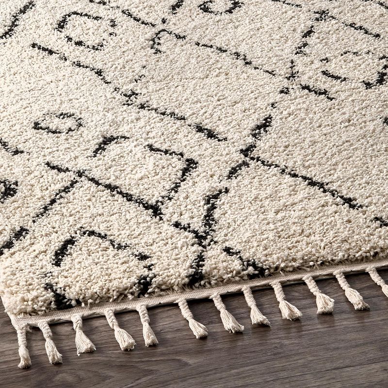 nuLOOM Nieves Moroccan Diamond Tassel Rug