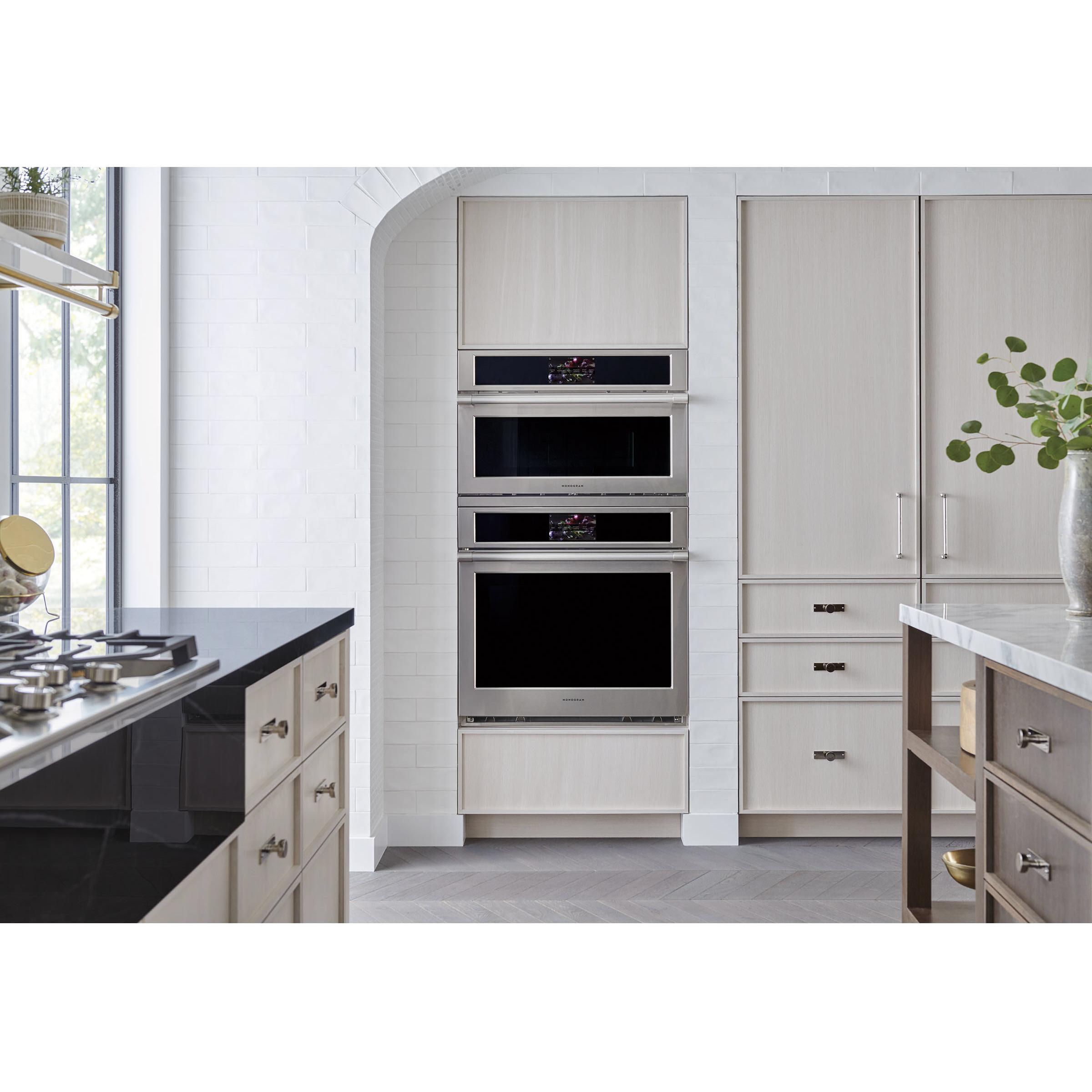 Monogram 30-inch, 1.7 cu.ft. Built-in Single Wall Oven with True European Convection ZSB9132NSS