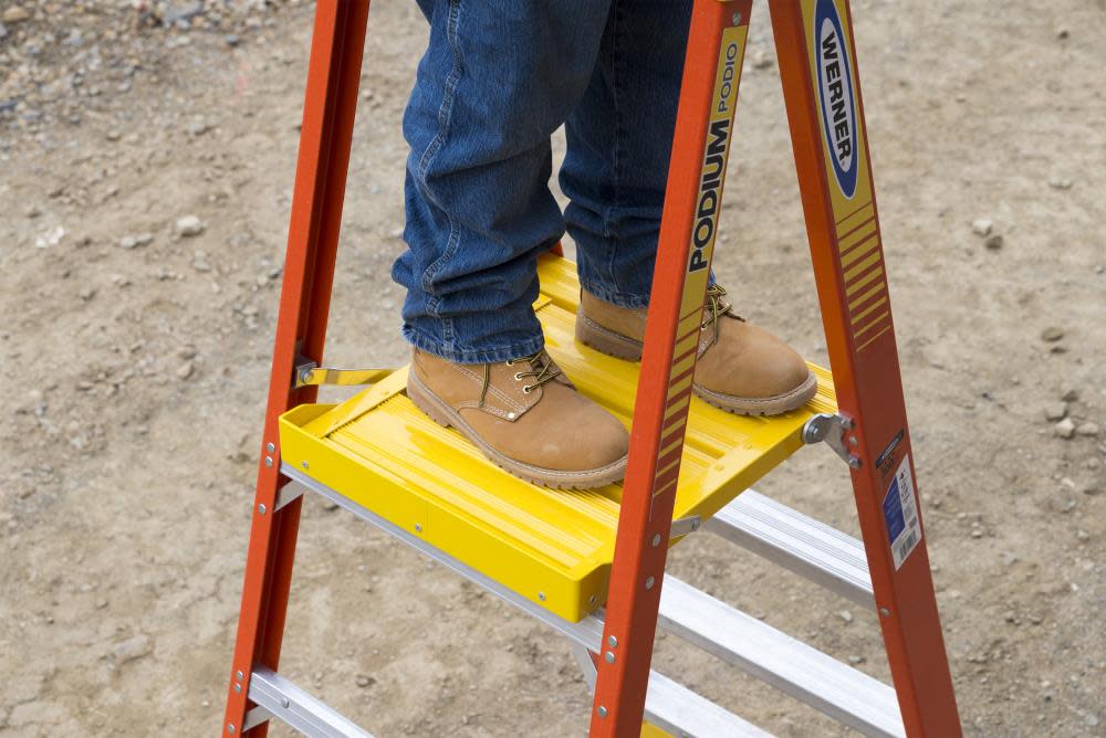 Podium 3-ft Fiberglass 300-lb Type IA Platform Ladder ;