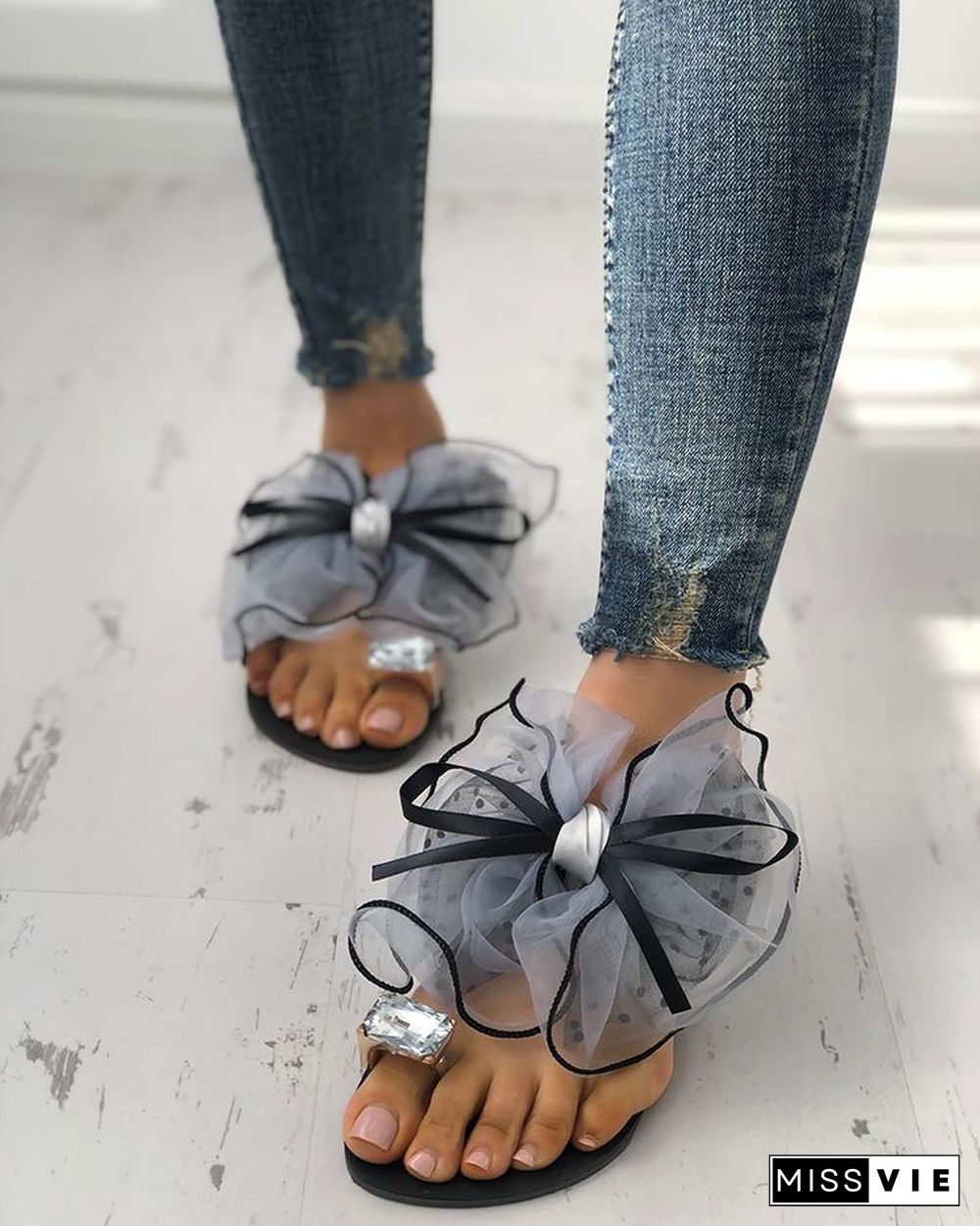 Mesh Bowknot Decor Rhinestone Toe Ring Slippers