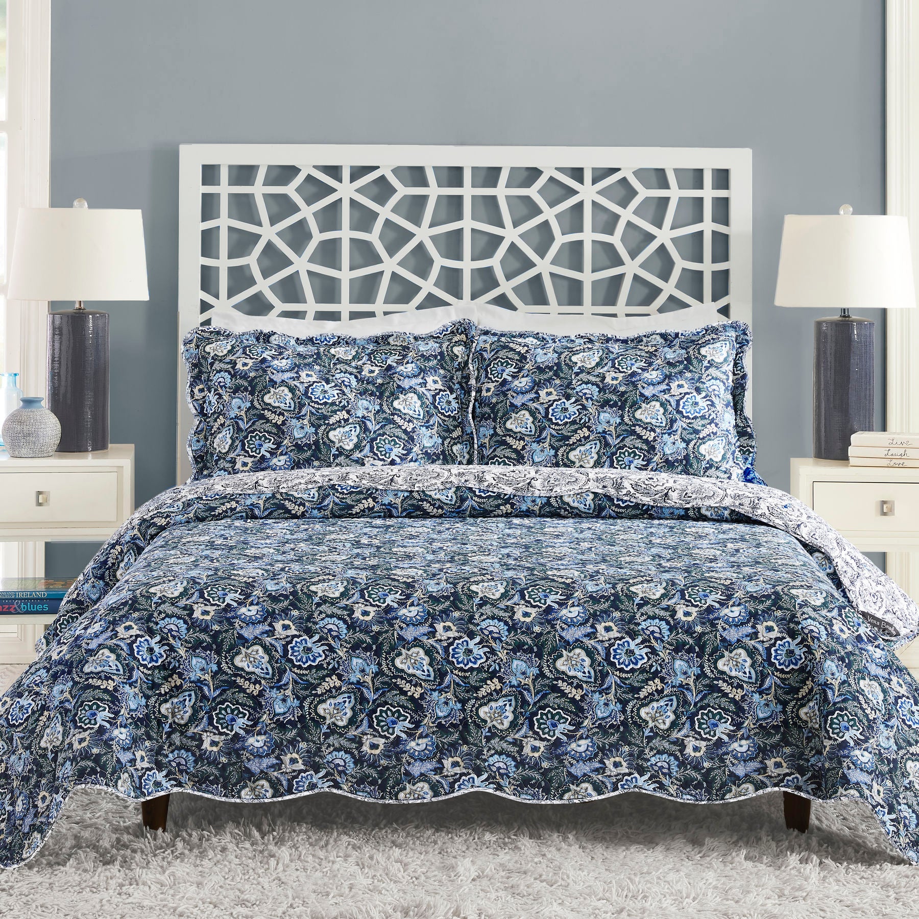 Java Navy Scallop Quilt Set