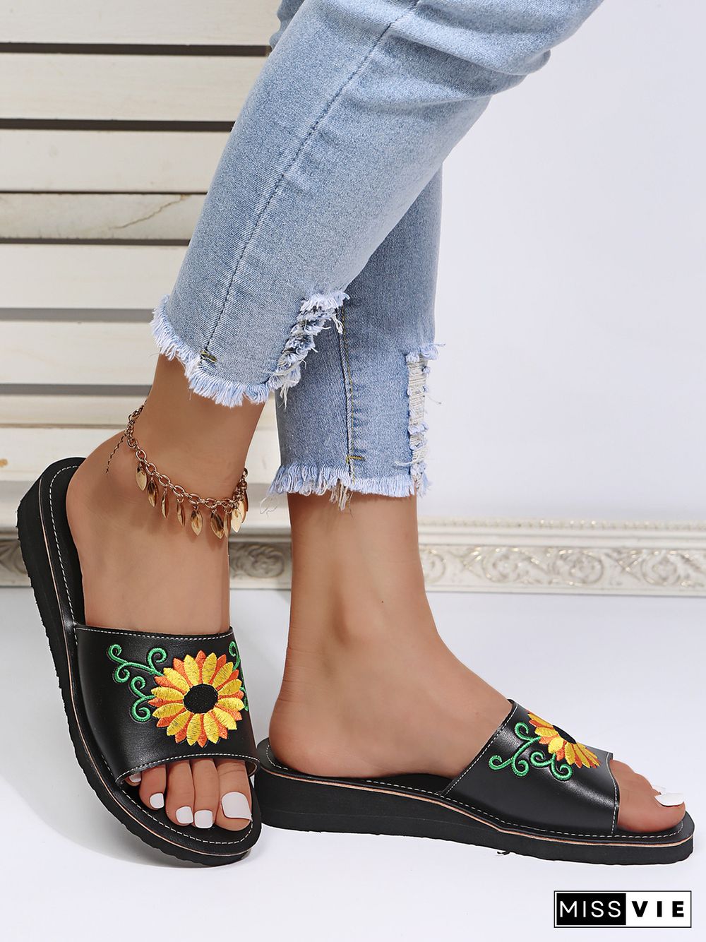 Sunflower Embroidered Print Casual Sandal Slippers