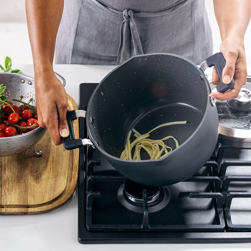 GreenPan Levels Stackable Hard Anodized Healthy Ceramic Nonstick 11 Piece Cookware Pots and Pans Set， PFAS-Free， Dishwasher Safe， Black