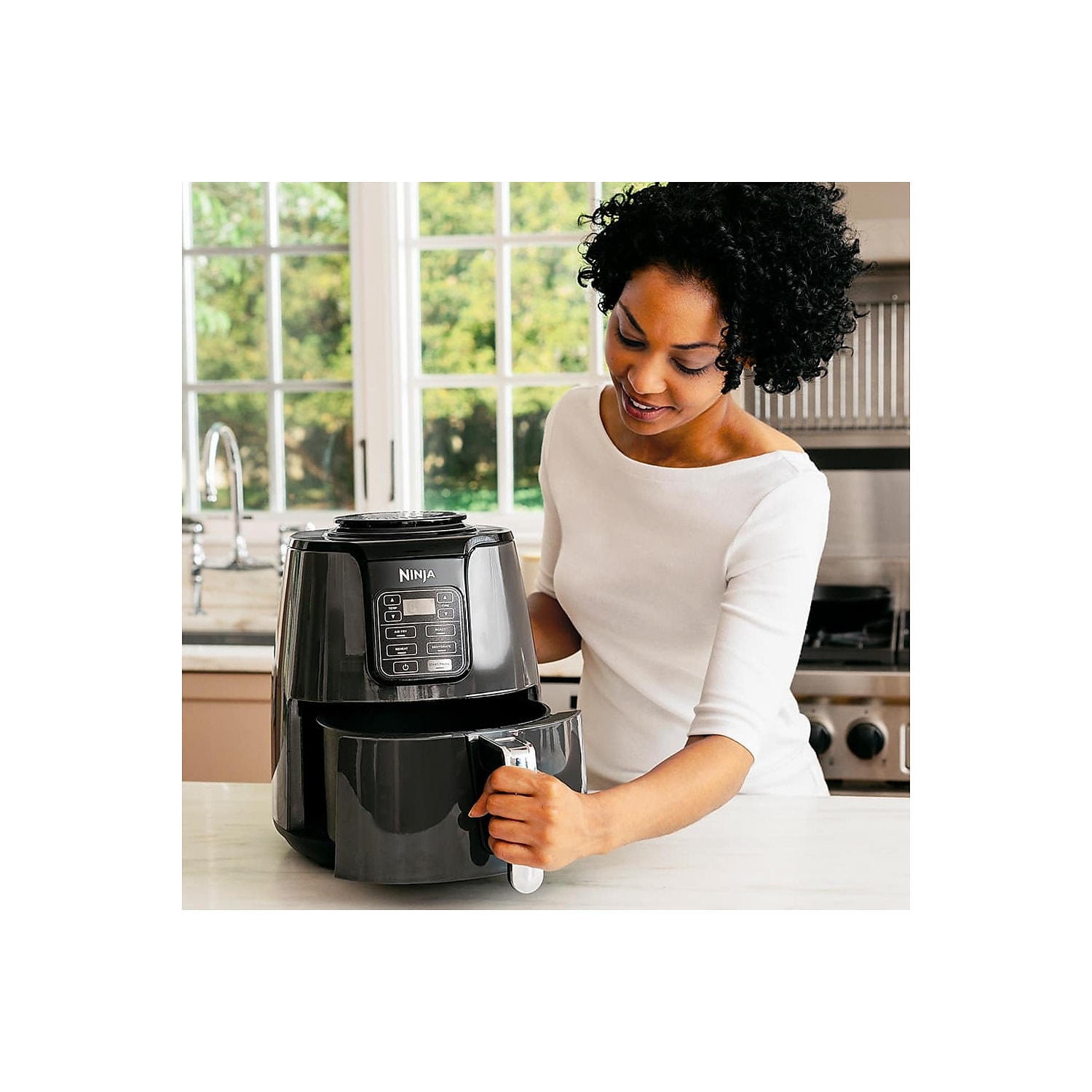 Ninja Air Fryer， 1550-Watt Programmable Base for Air Frying， Roasting， Reheating and Dehydrating with 4-Quart Ceramic Coated Basket