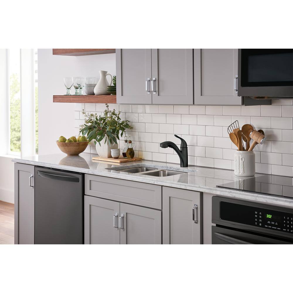 MOEN Brecklyn Single Handle Pull Out Sprayer Kitchen Faucet with Power Clean in Matte Black 87557BL