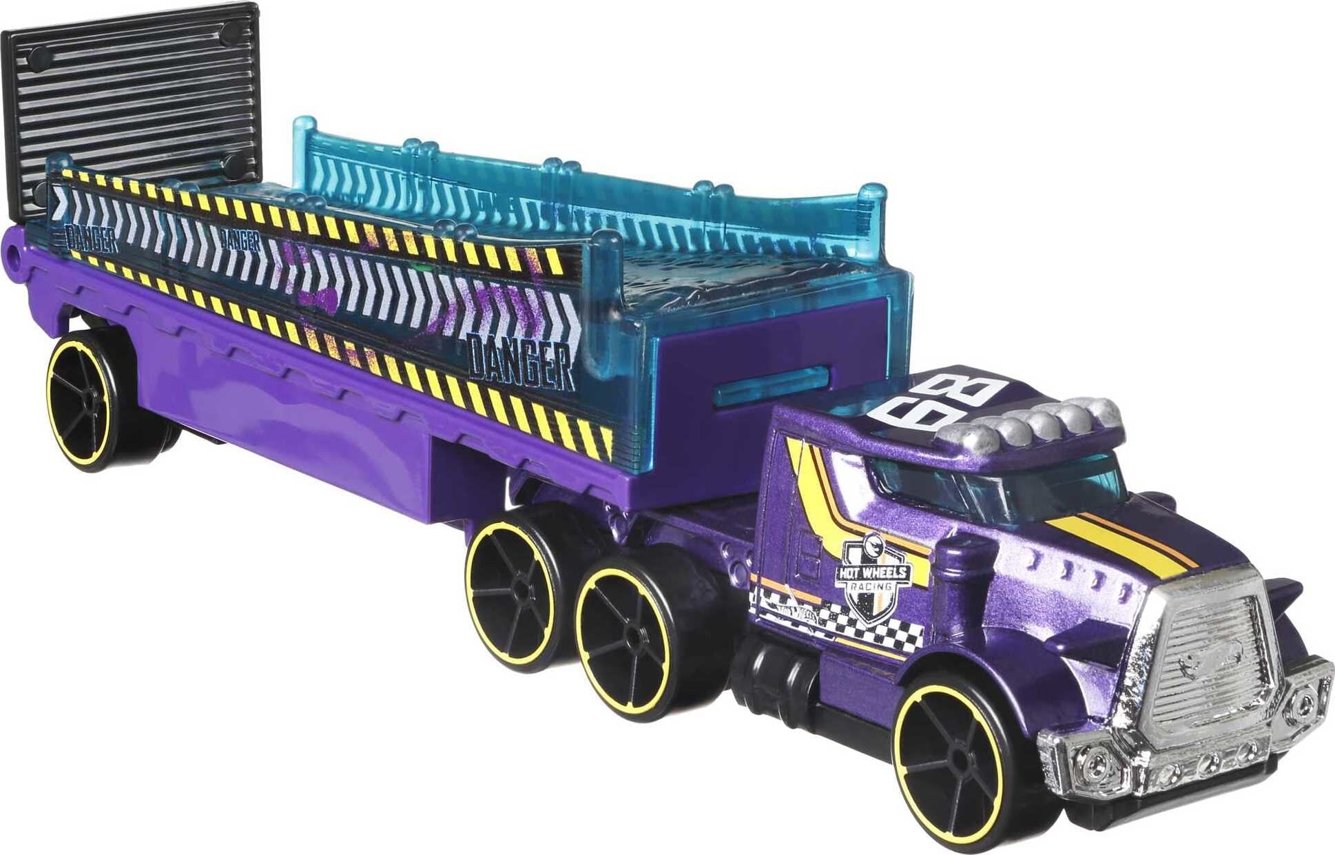 Hot Wheels Super Rigs， Toy Transporter Truck and Toy Car in 1:64 Scale (Styles May Vary)