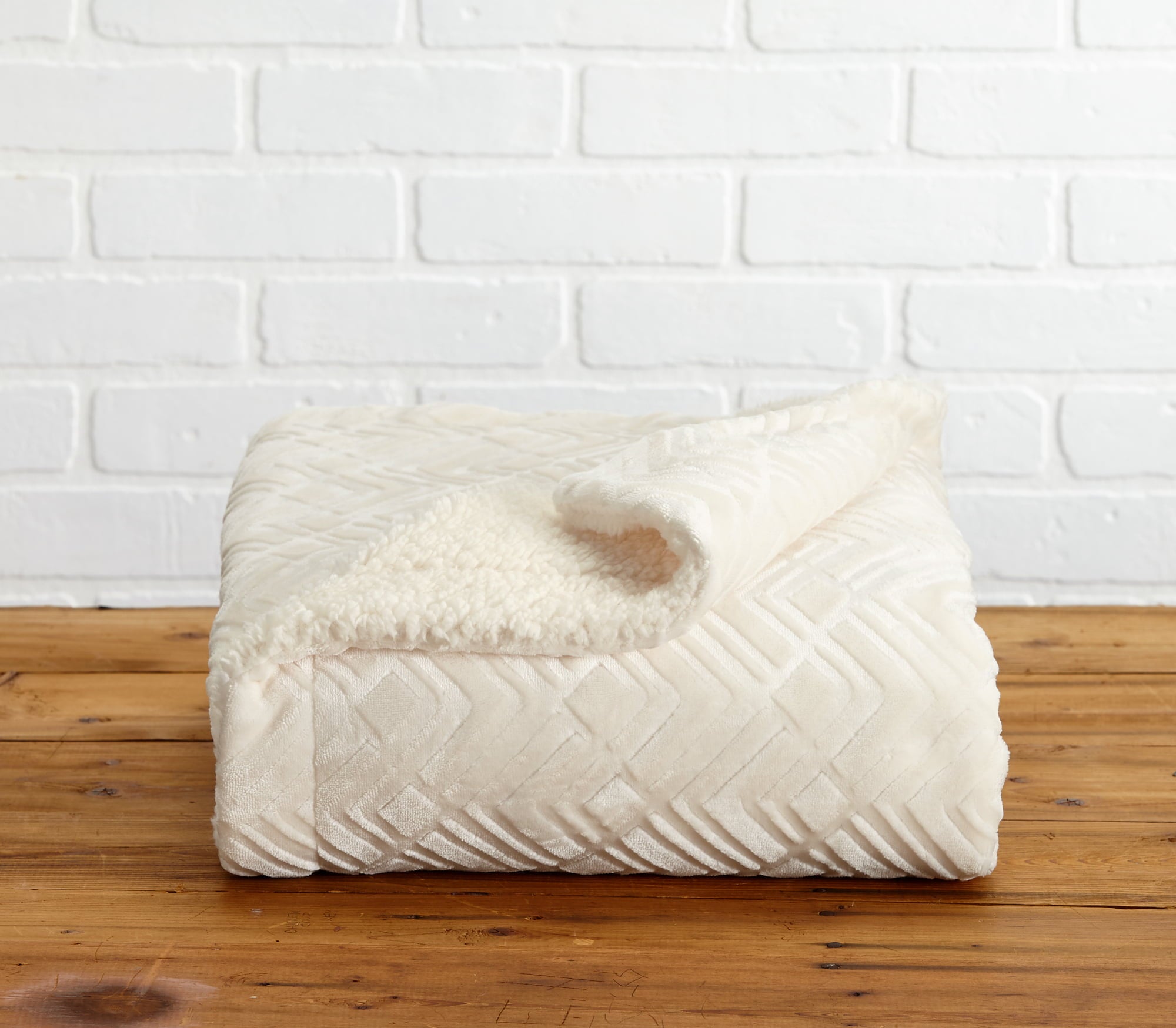 Great Bay Home Velvet Plush Fleece Reversible Sherpa Warm and Cozy Bed Blanket  (Twin， Winter White)