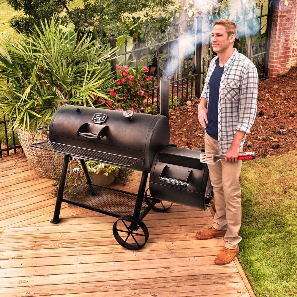 OKLAHOMA JOE'S Highland Reverse Flow Offset Charcoal Smoker and Grill in Black with 900 sq. in. Cooking Space 17202052