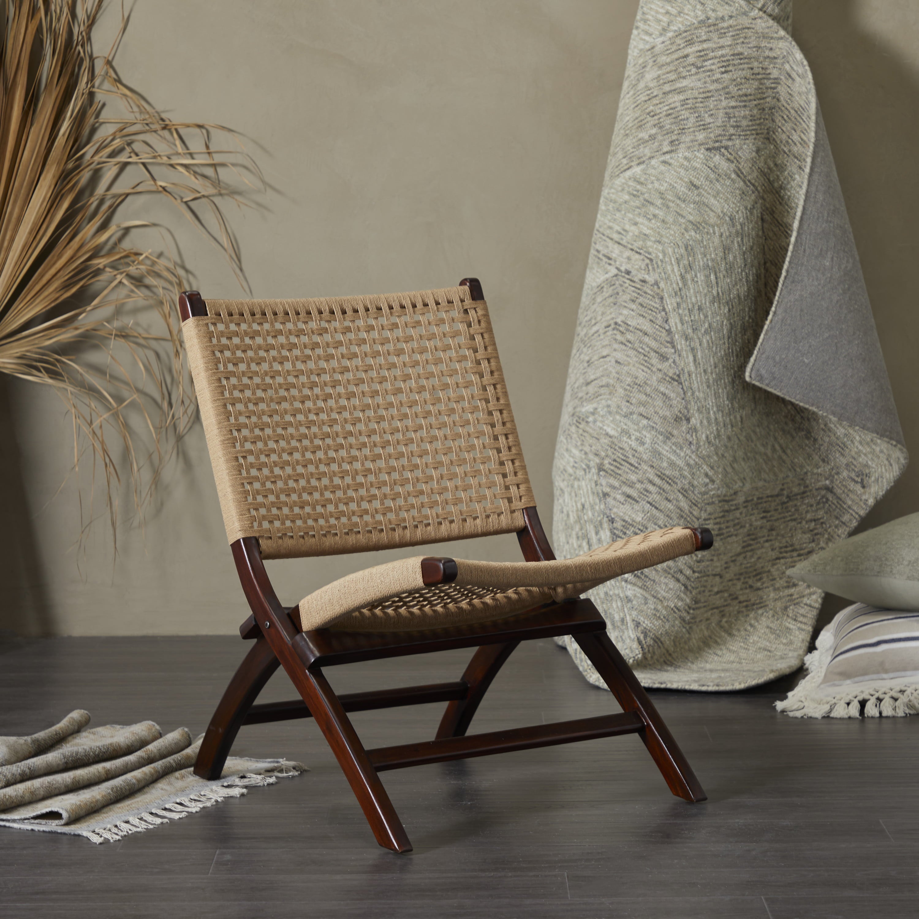 DecMode Contemporary Wood Folding Chair with Polished Mahogany Brown Finish and a Light Brown Woven Seat, 24