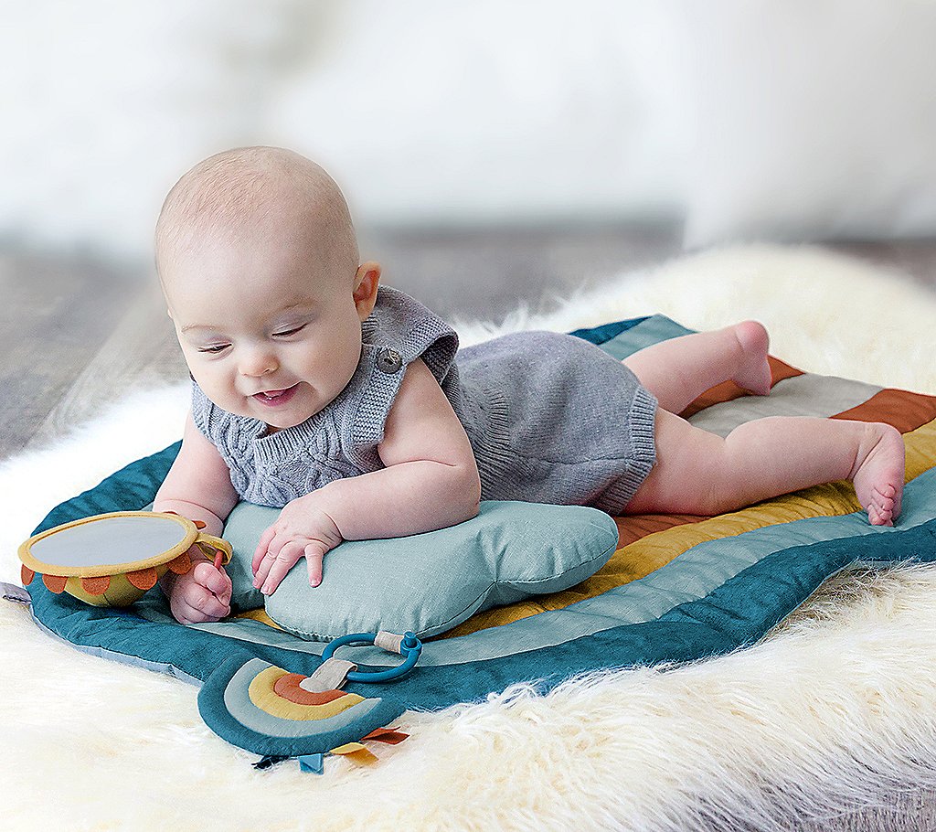 IRitzy Tummy Time Rainbow Play Mat w  Cloud Bolster， Two Toys