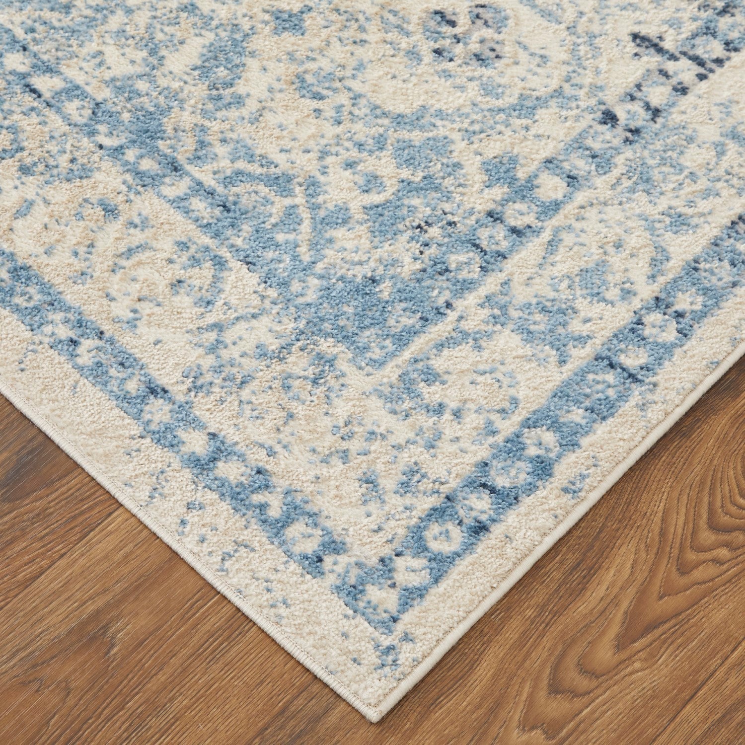 Wyllah Diamond Blue / Ivory Rug