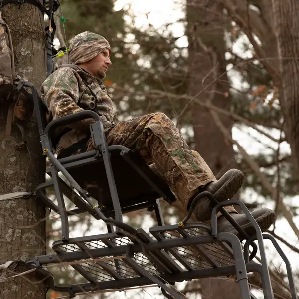 Rivers Edge Lockdown 21' Wide 1-Man Ladder Tree Stand