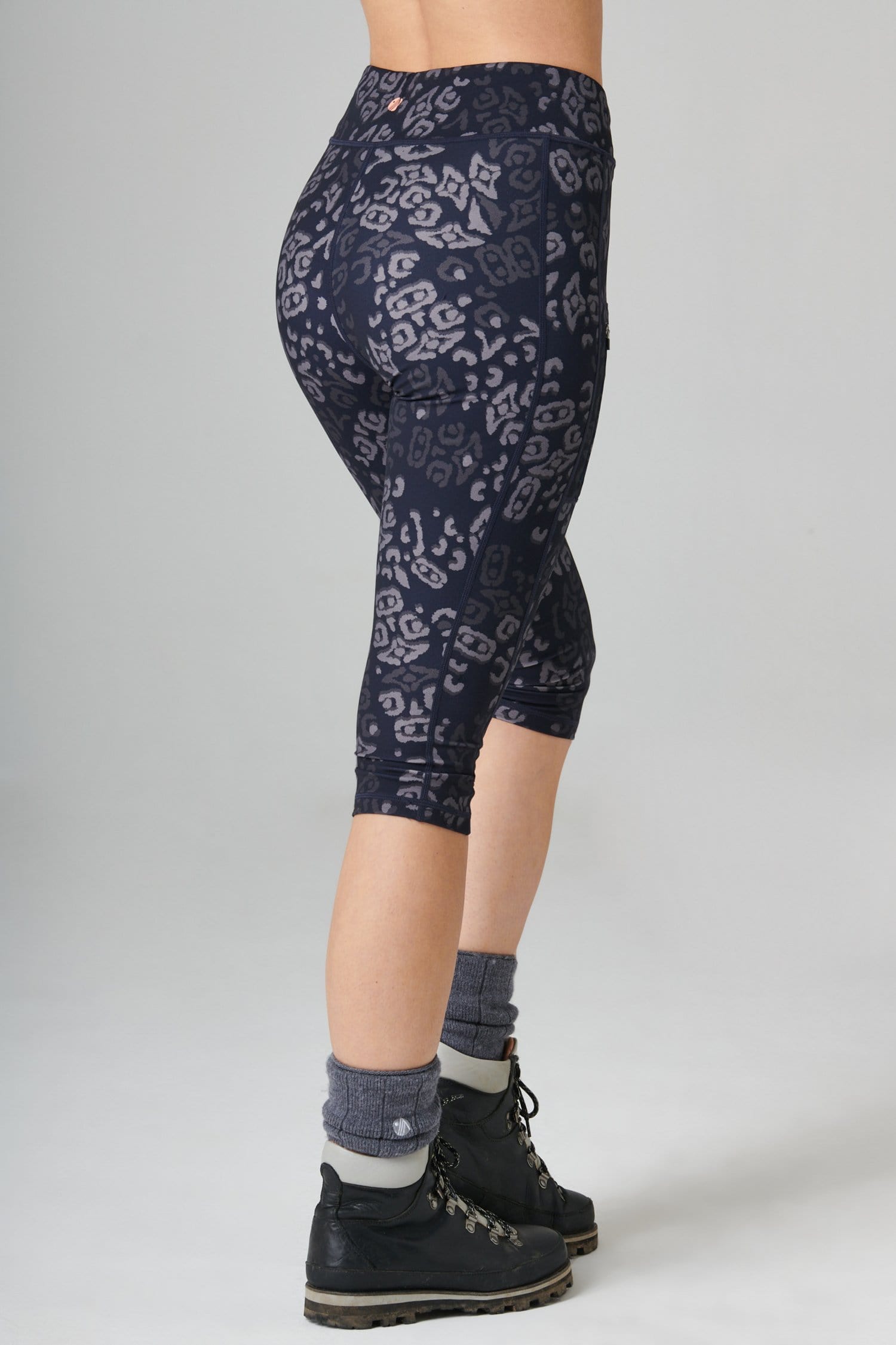 The Recycled Outdoor Capri Leggings - Navy Wild Print