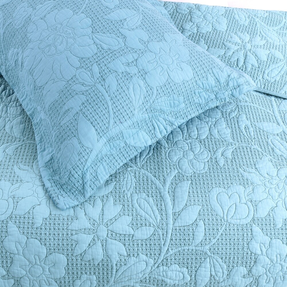 3 Piece Quilt Set with Floral Patterns by HULALA HOME