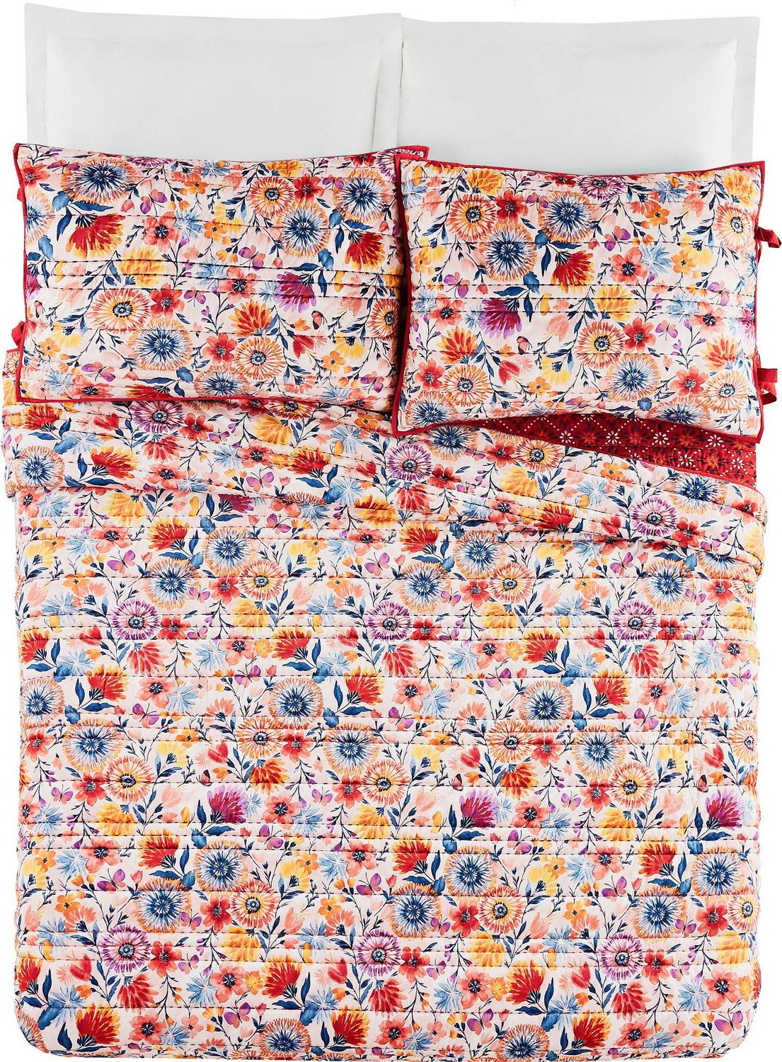 The Pioneer Woman Fluttering Fancies Polyester Velvet Quilt Full