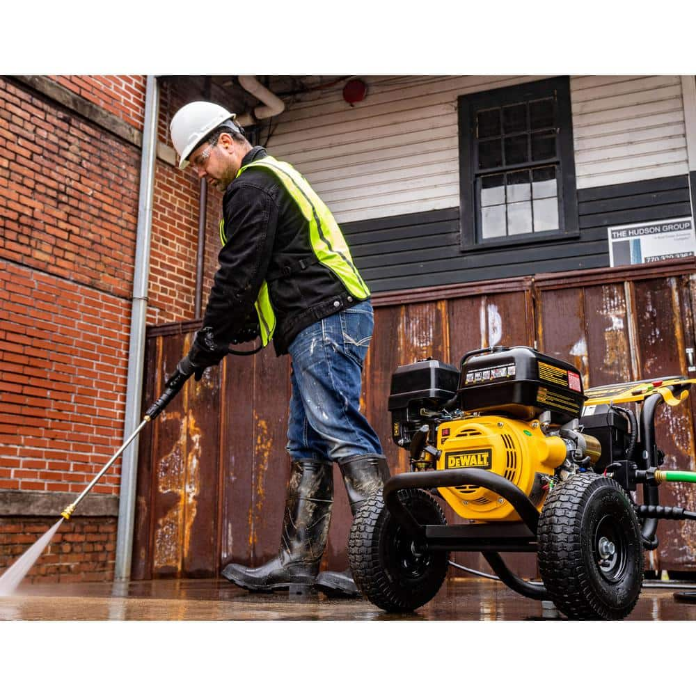 DEWALT 3400 PSI 2.5 GPM Gas Cold Water Pressure Washer with Electric Start Engine DXPW3425E