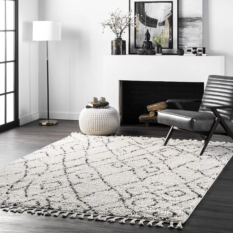 nuLoom Nieves Moroccan Diamond Tassel Area Rug