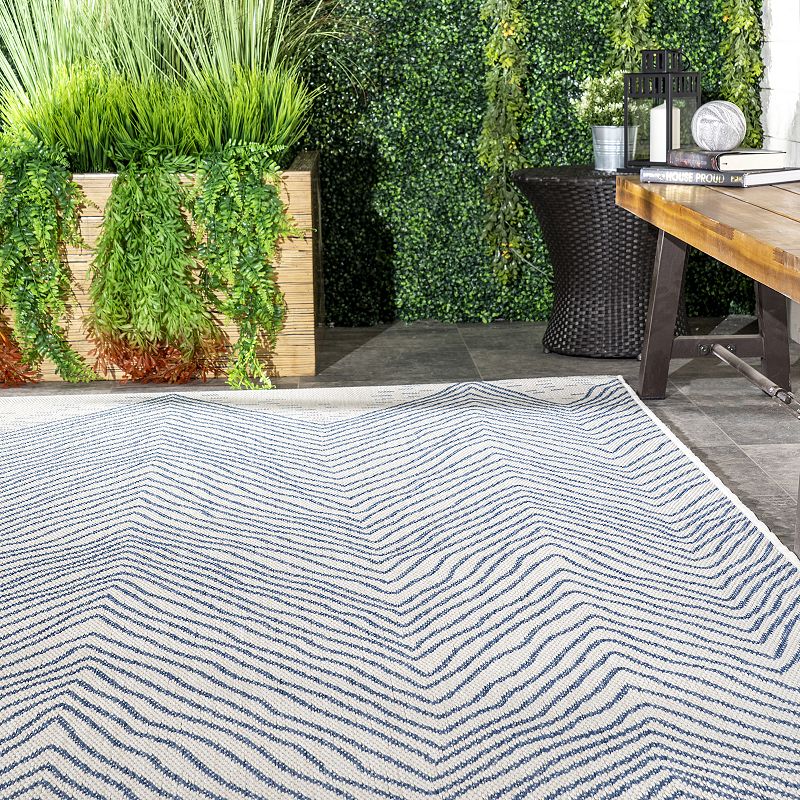 nuLOOM Wavy Chevron Indoor/Outdoor Rug