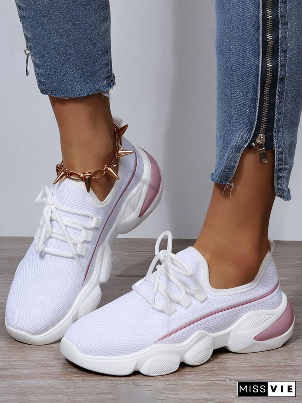 Comfortable Lace-Up Sneakers in Simple Fabric