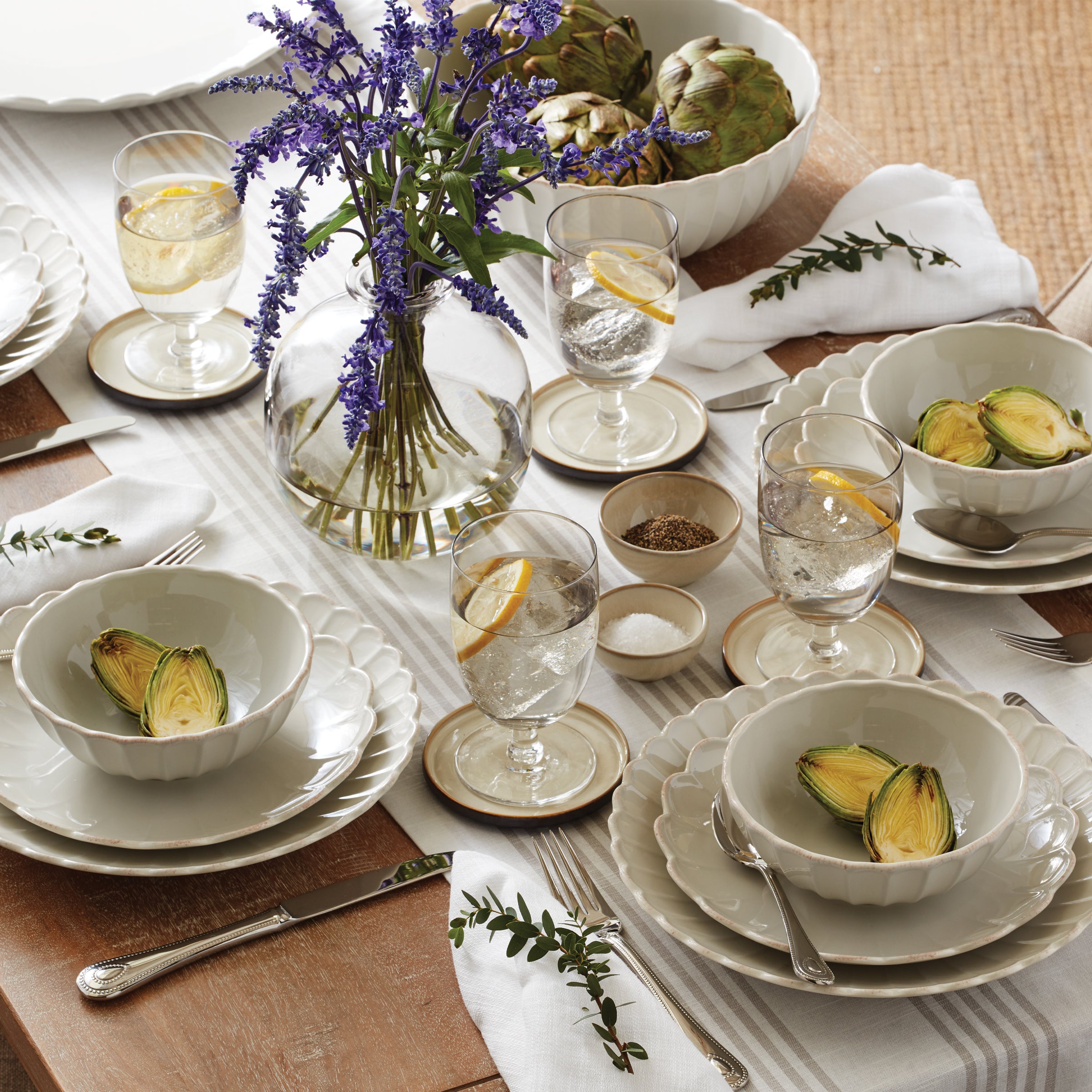 French Perle Scallop 4-Piece Dinner Plate Set