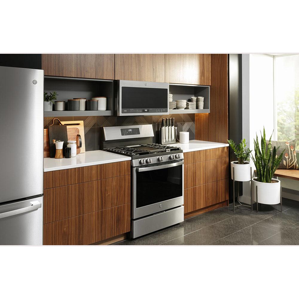 GE Profile 30-inch Freestanding Gas Range with True European Convection Technology PCGB935YPFS