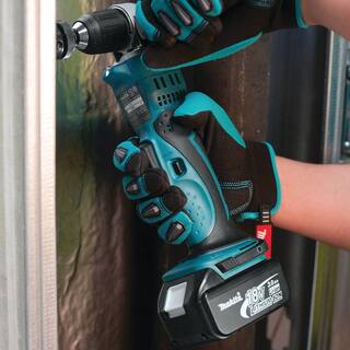 Makita 18V LXT Lithium-Ion 38 in. Cordless Angle Drill Kit with (2) Batteries 3.0Ah Charger Tool Bag XAD02