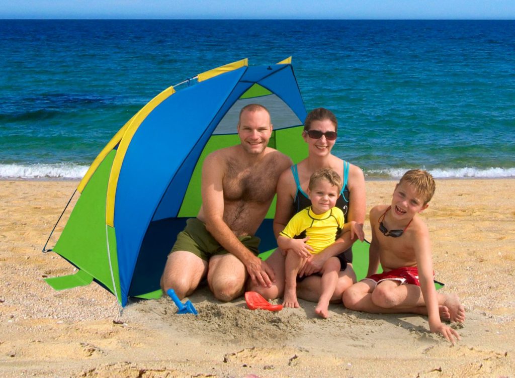 GigaTent Sand Castle Portable Beach Cabana Two Mesh Windows and Sand Pockets， Green and Blue