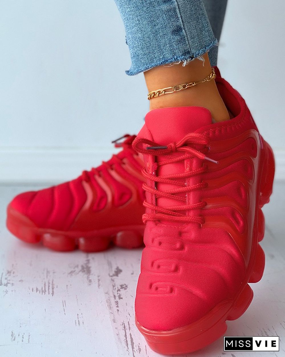 Lace-up Front Breathable Casual Sneaker