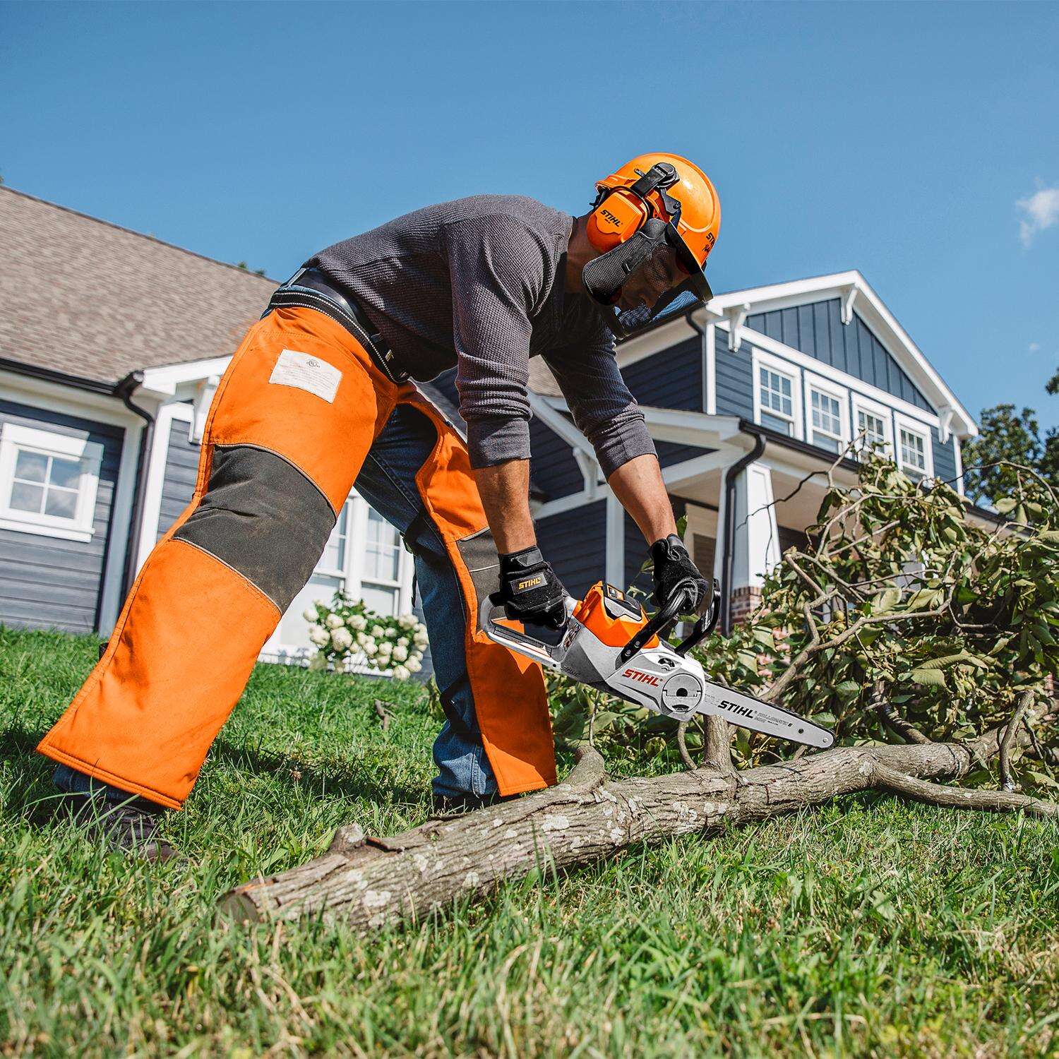 STIHL MSA 140 C-B 12 in. 36 V Battery Chainsaw Kit (Battery and Charger)