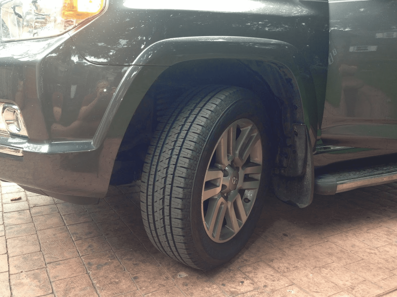 Bridgestone Dueler H/L Alenza 275/55R20 111 S Tire.