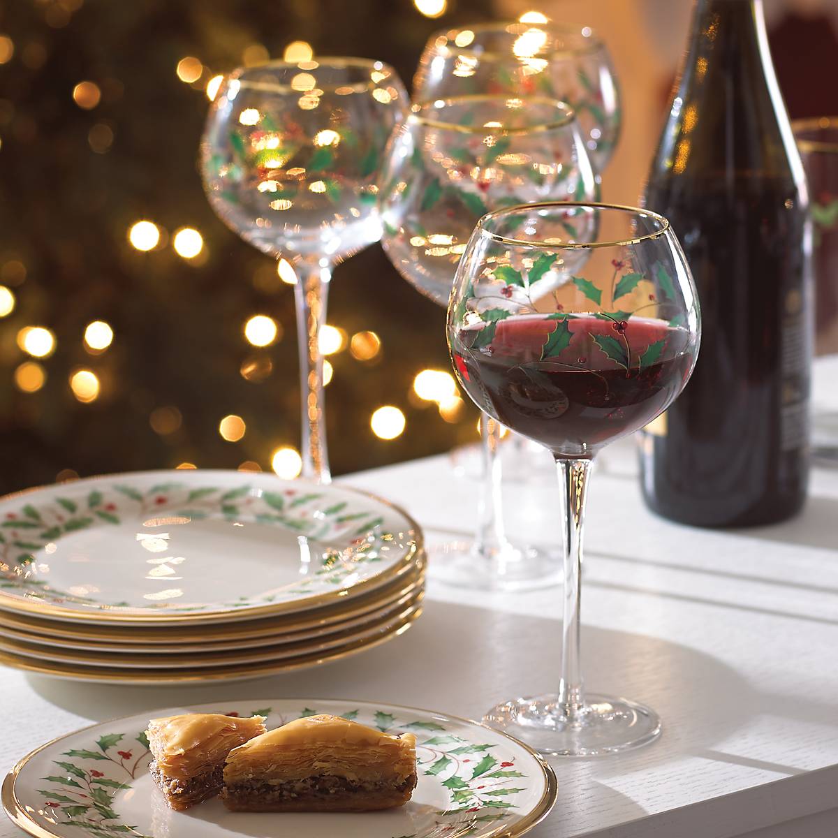 Holiday 4-Piece Wine Balloon Glass Set