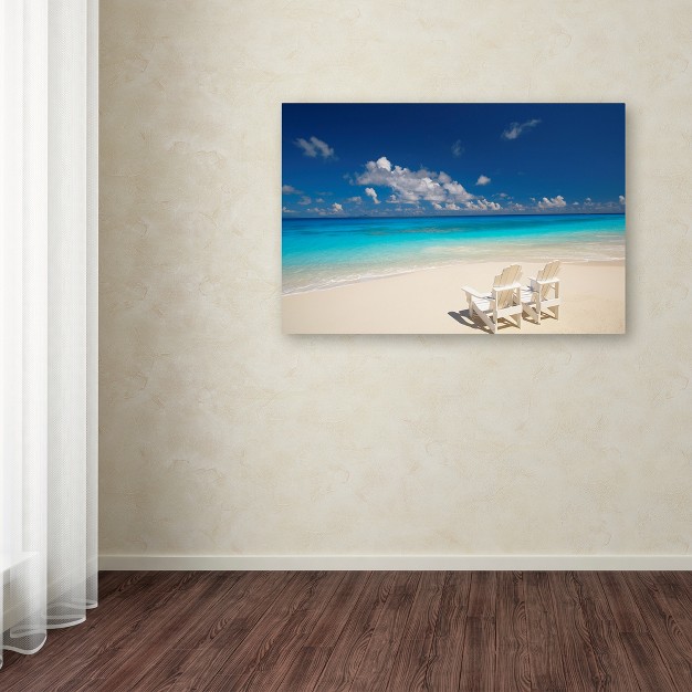 Trademark Fine Art robert Harding Picture Library x27 beach Couple x27 Canvas Art