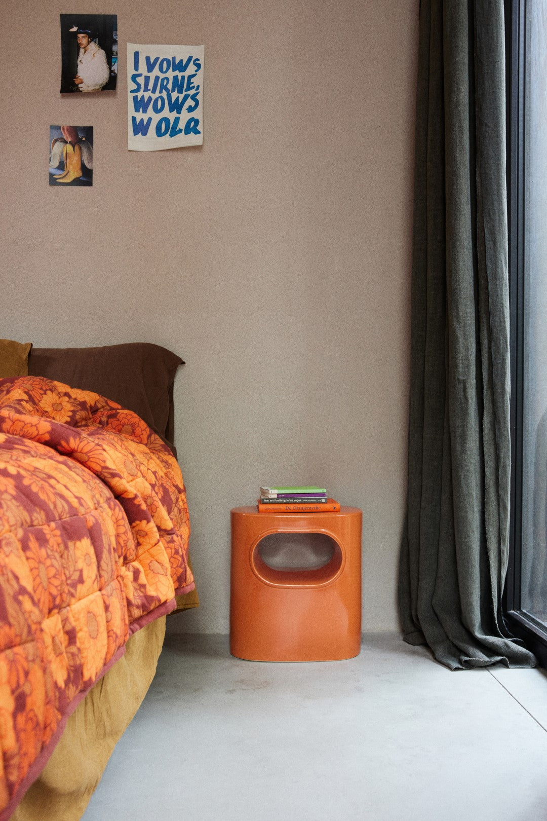 Space side table orange