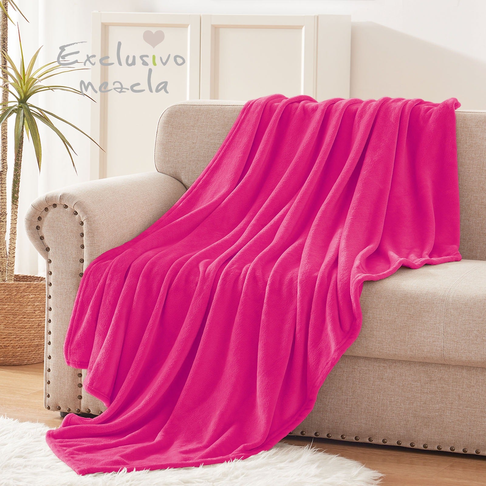 Exclusivo Mezcla Fleece Throw Blanket for Couch， Sofa and Bed， Super Soft Blankets and Warm Throws， Cozy， Plush， Lightweight (50x70 inches， Hot Pink)