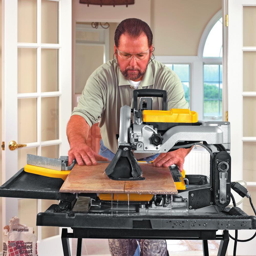 DEWALT 10 in. Wet Tile Saw D24000